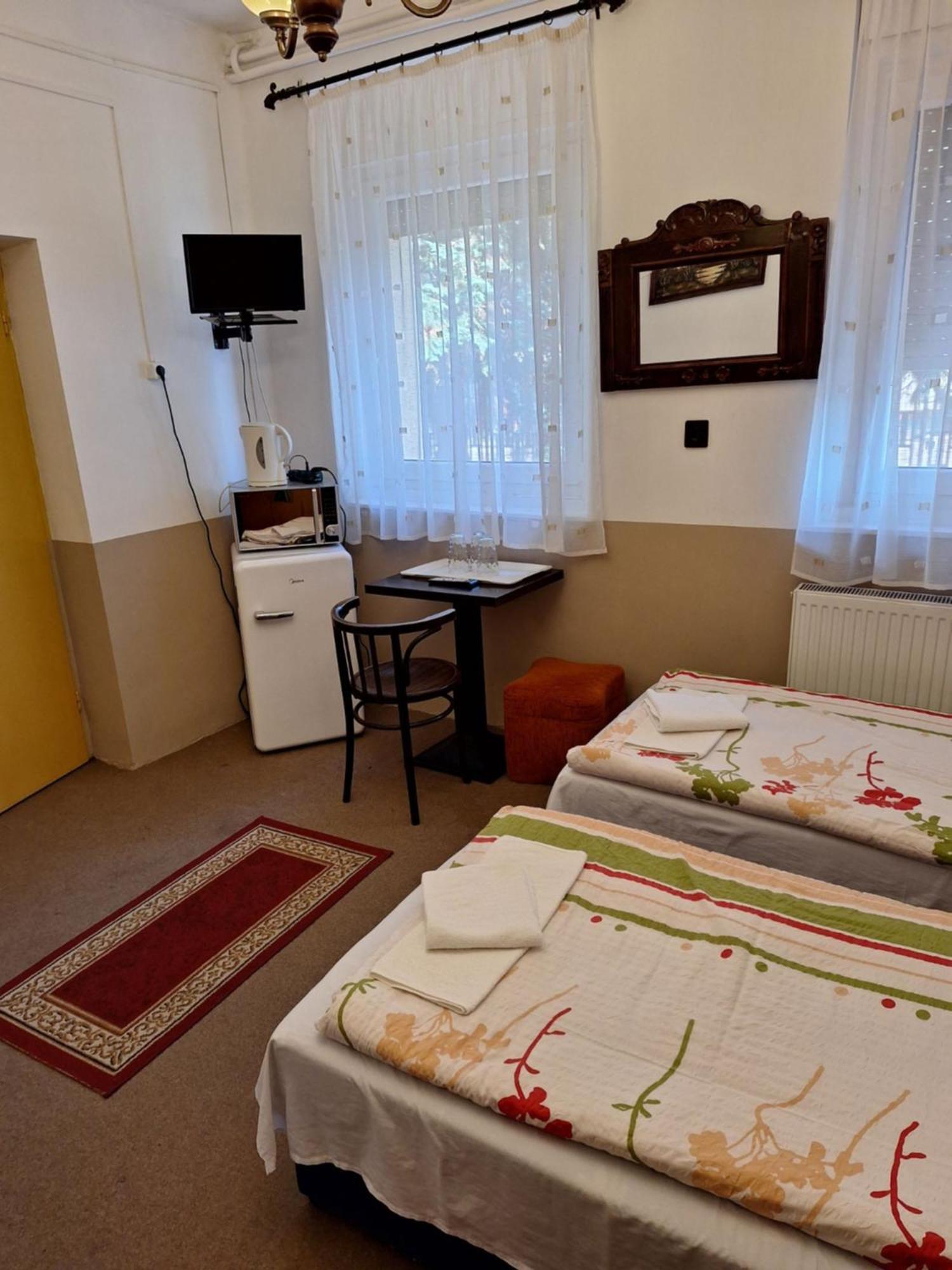 Bed and Breakfast Fenyő Panzió Mezőkövesd Exterior foto