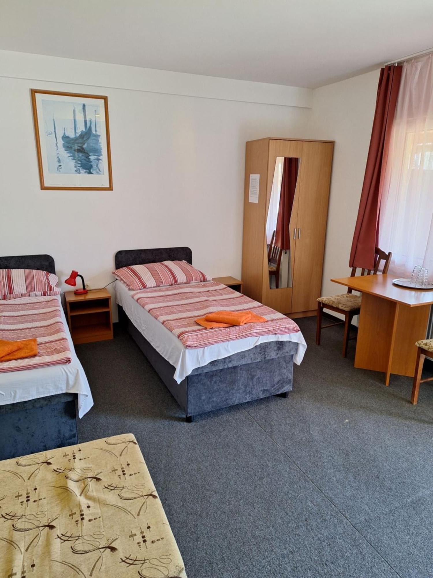 Bed and Breakfast Fenyő Panzió Mezőkövesd Exterior foto