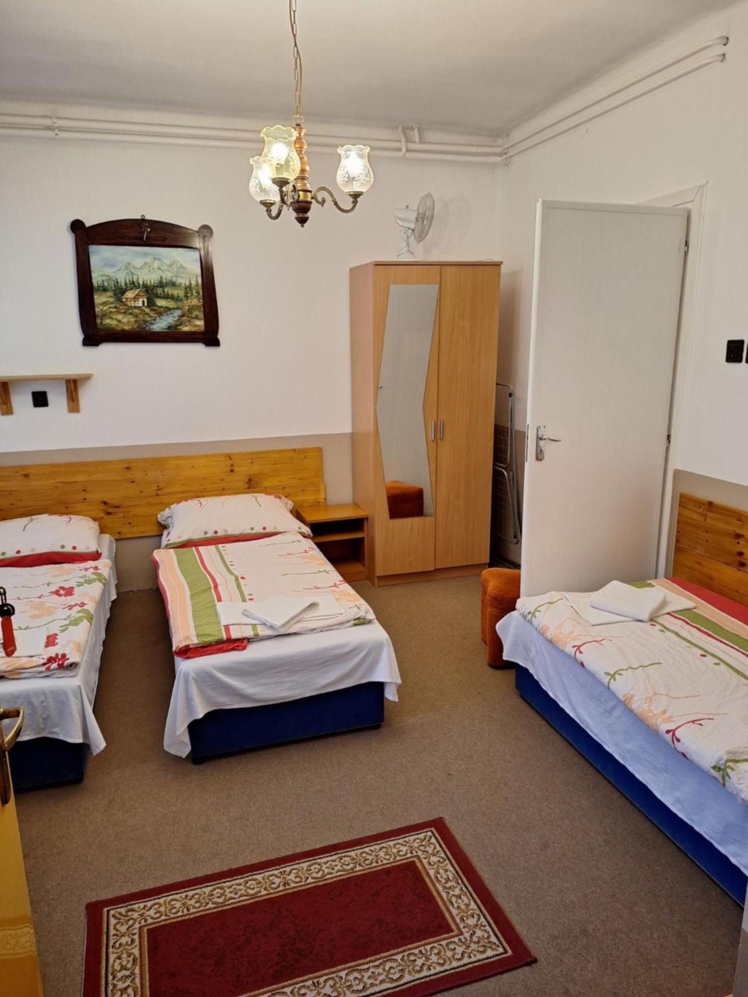 Bed and Breakfast Fenyő Panzió Mezőkövesd Exterior foto