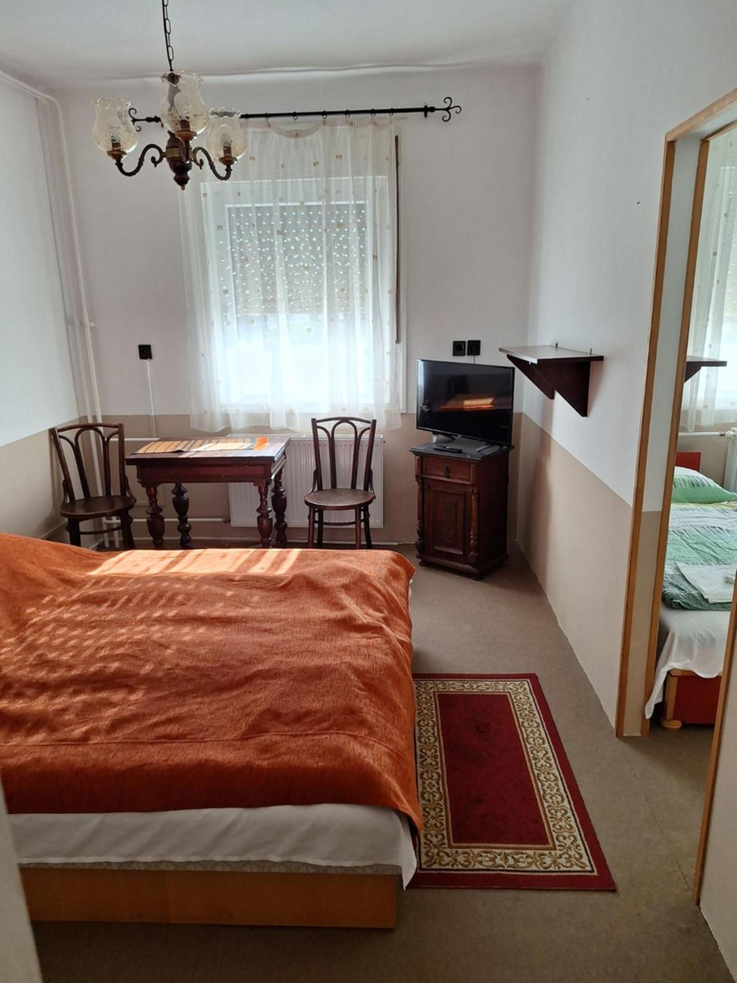 Bed and Breakfast Fenyő Panzió Mezőkövesd Exterior foto