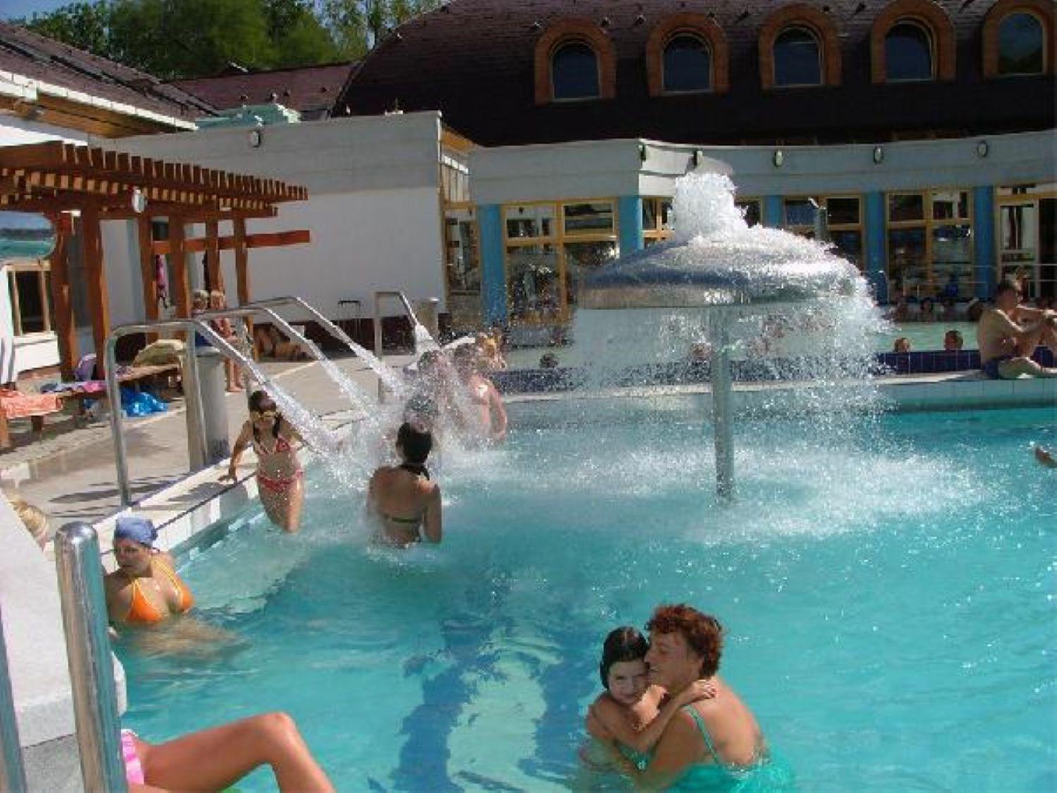 Bed and Breakfast Fenyő Panzió Mezőkövesd Exterior foto