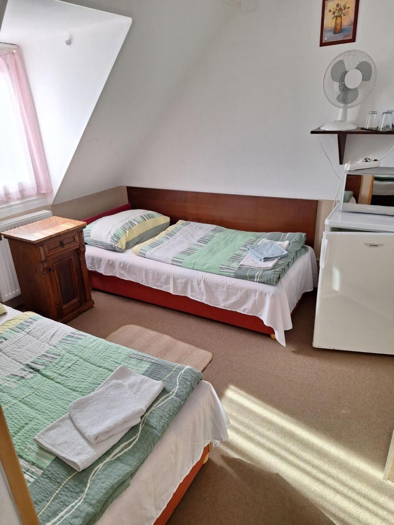 Bed and Breakfast Fenyő Panzió Mezőkövesd Exterior foto
