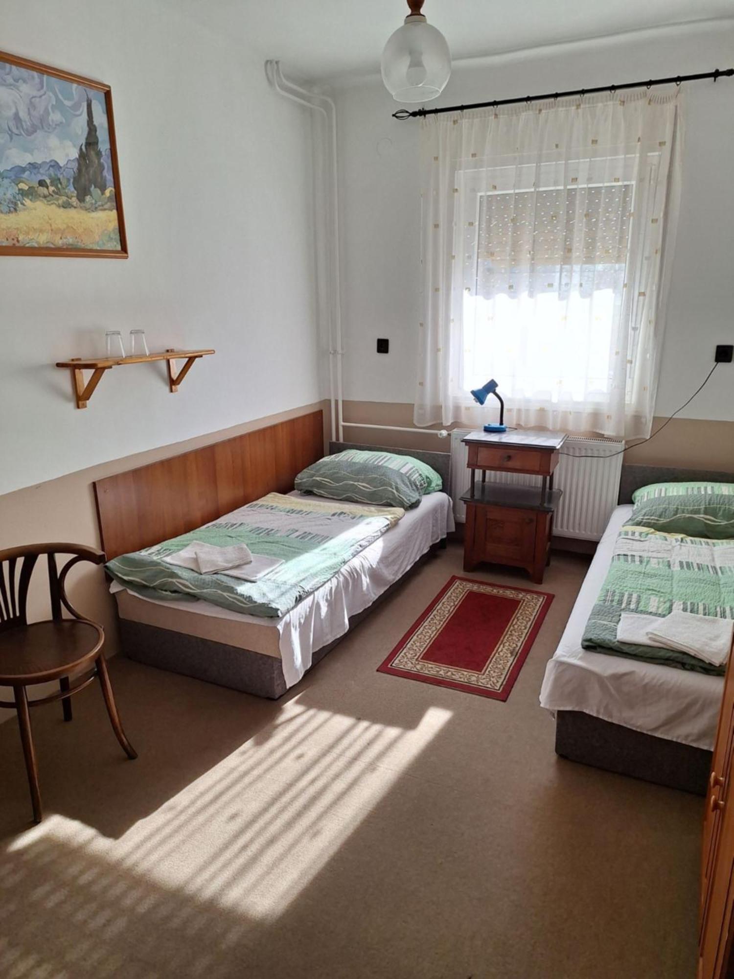 Bed and Breakfast Fenyő Panzió Mezőkövesd Exterior foto