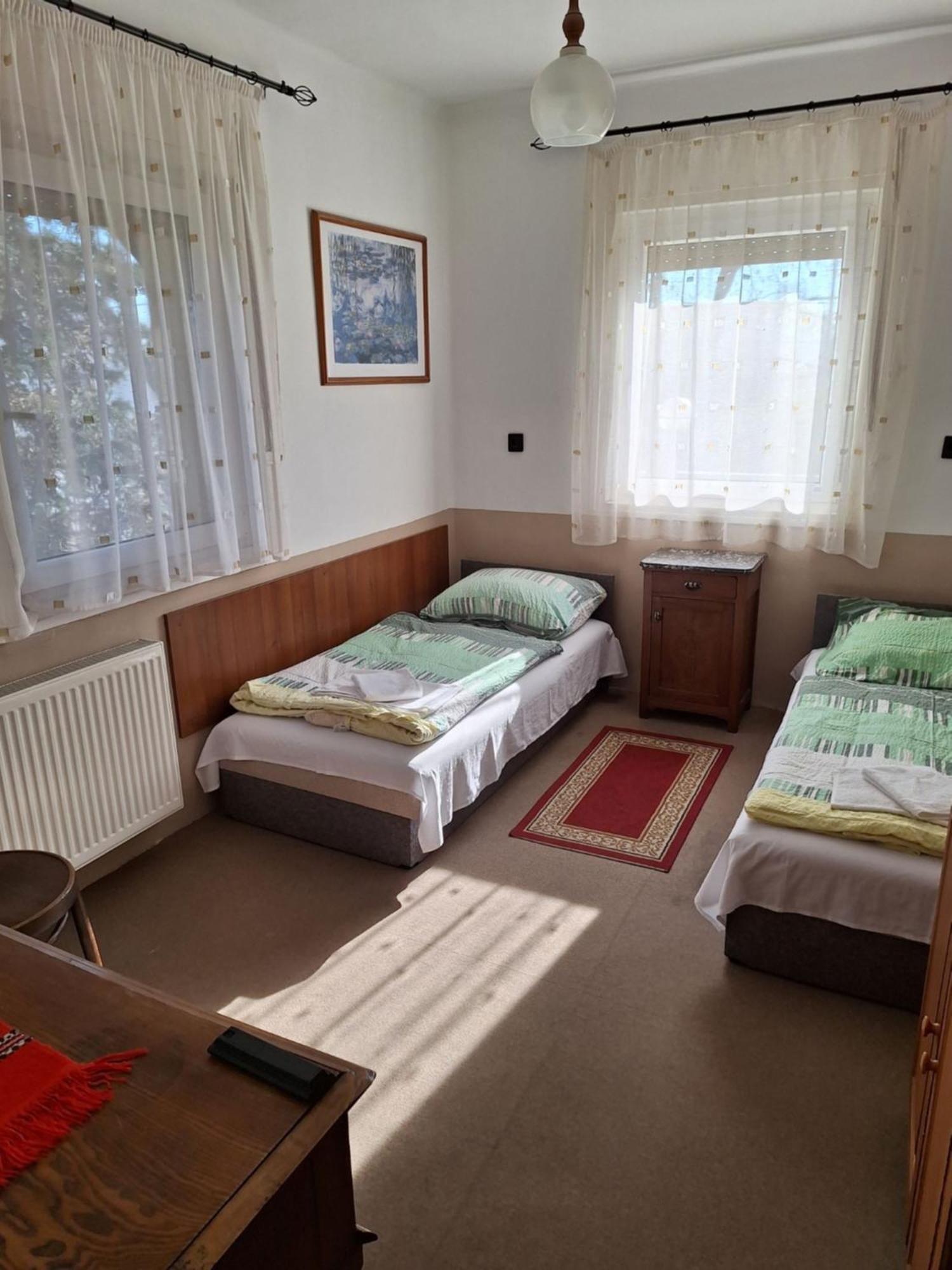 Bed and Breakfast Fenyő Panzió Mezőkövesd Exterior foto