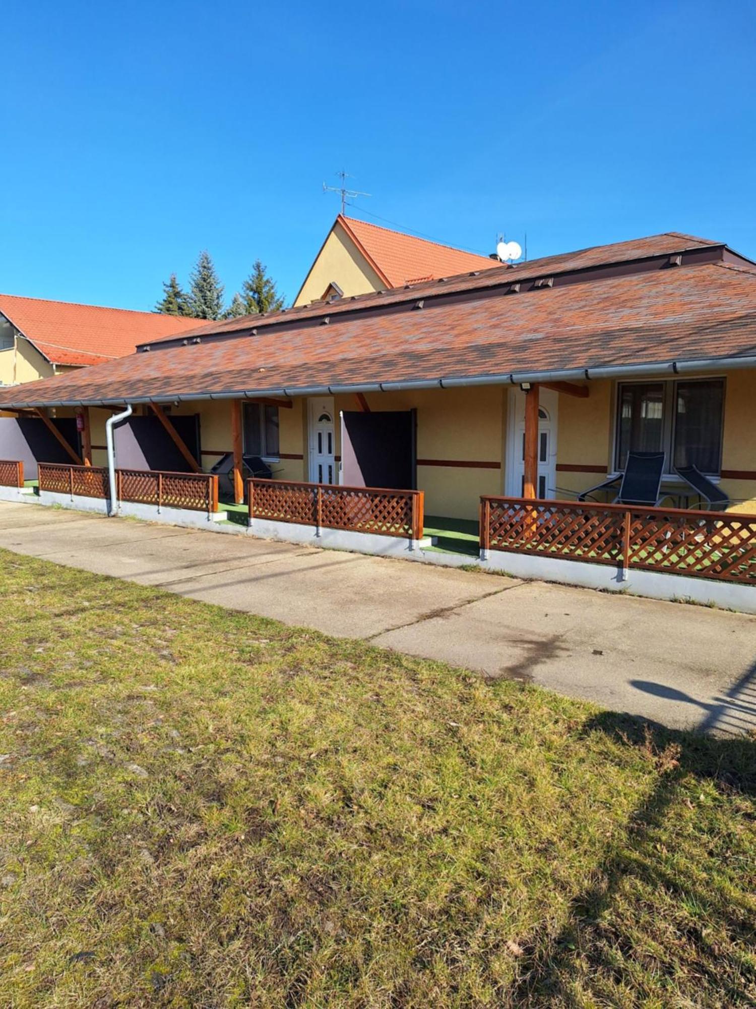 Bed and Breakfast Fenyő Panzió Mezőkövesd Exterior foto