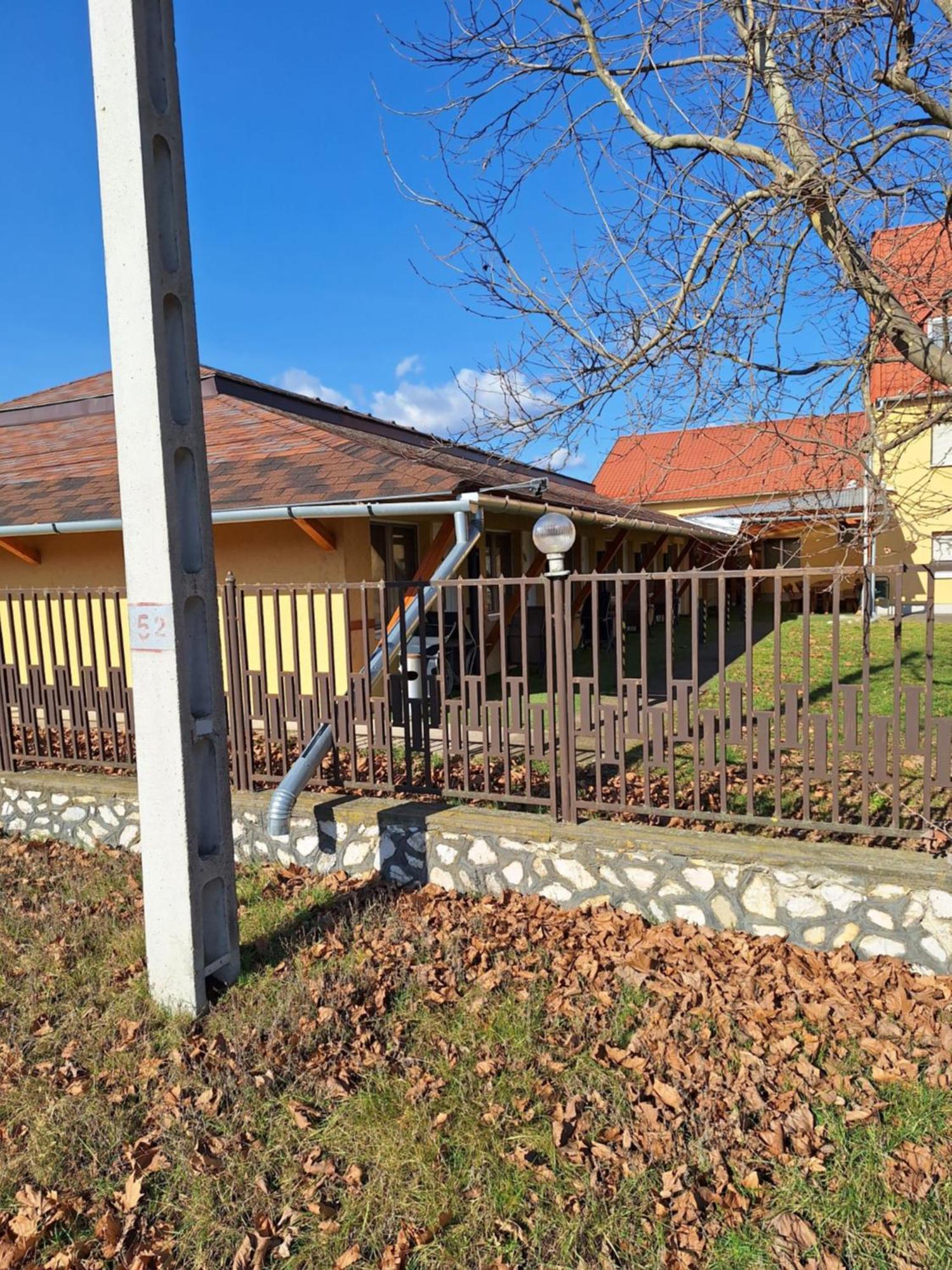 Bed and Breakfast Fenyő Panzió Mezőkövesd Exterior foto